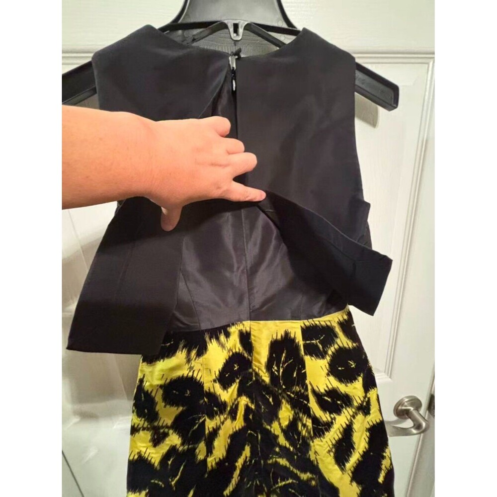 $3,490 Carolina Herrera Sleeveless Tromp L'oeil Dress Size: 4 YELLOW BLACK - Picture 11 of 11